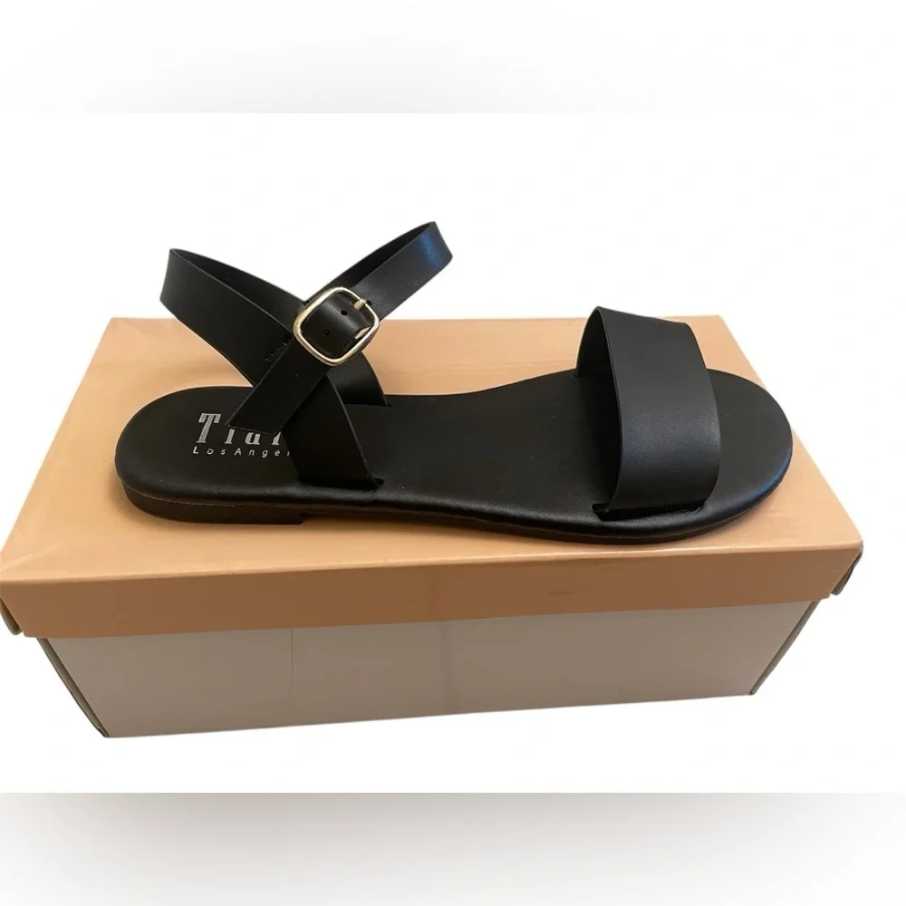 Tiara | Women’s Black Sandals‎